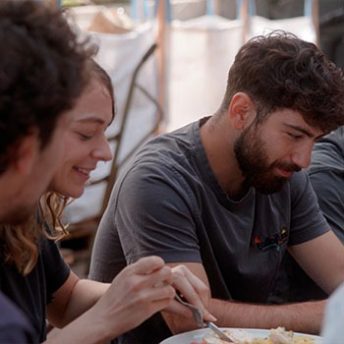 Arbeiten und gemeinsam genießen - so schmeckt Teamspirit bei uns.