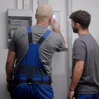 Gemeinsam Technik meistern - hier wird zusammen gearbeitet, gelernt und gelacht.